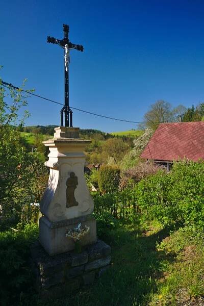 Soubor:Kříž ve vesnici, Lhota u Olešnice, okres Blansko.jpg – Wikipedie