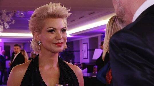 Měla větší dekolt než modelky na molu: Návrhářka Natali Ruden se v 47 ukazovat bez podrsenky nebojí