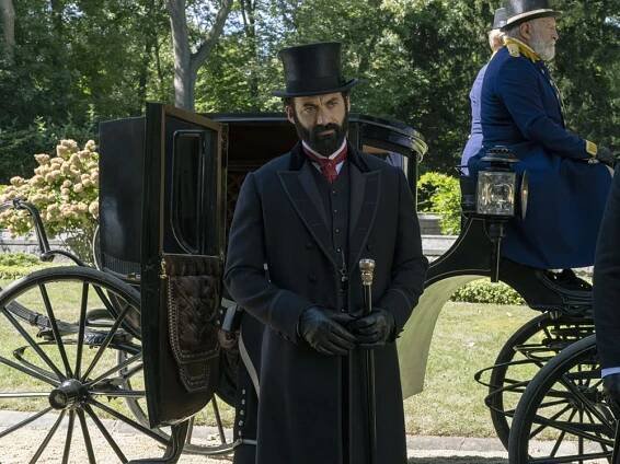 Morgan Spector plays George Russell, an amalgam of Cornelius Vanderbilt and his grandson William in HBO's 