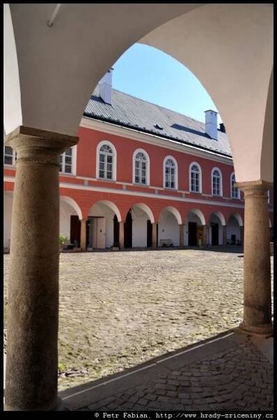 Kamenice nad Lipou – fotografie / hrady-zriceniny.cz