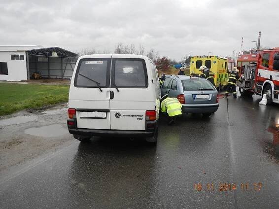 3 Dopravní nehoda OA a dodávky, Planá nad Lužnicí - 18. 11. 2014 (3)