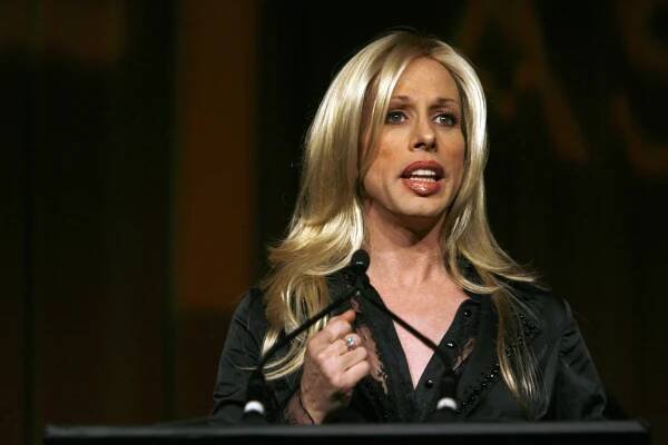 Alexis Arequette is speaking on stage. 