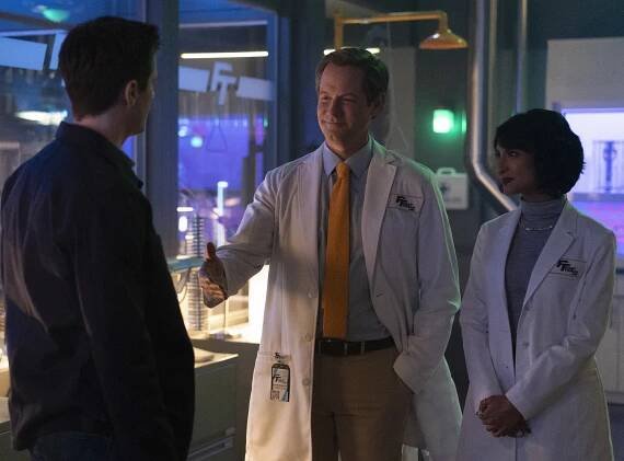 Flash - The Man in the Yellow Tie - Z filmu - Matt Letscher, Kausar Mohammed