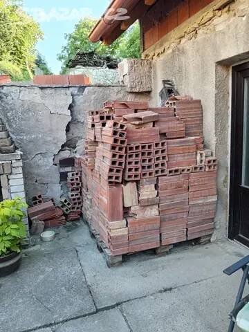 Stavební materiál a cihly