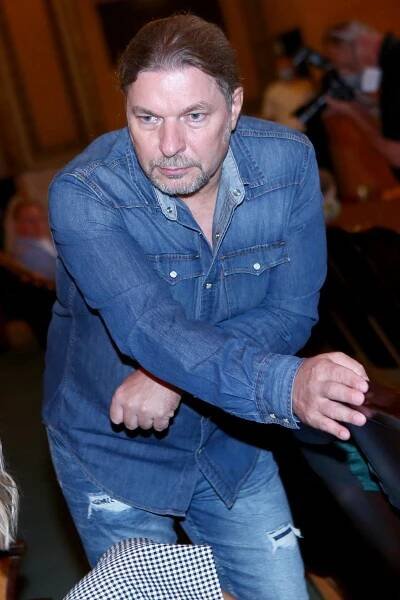 Petr Kolář to drsně schytal za song pro SPD: Jste dno a póvl, vzkazují fanoušci. Takhle na to zpěvák reagoval