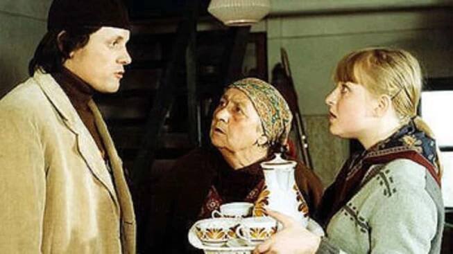 Vlastimila Vlková se Svatoplukem Skopalem a Kateřinou Chárovou ve filmu Křtiny. 