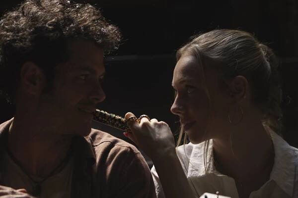 Pěkná banda - Posvátné místo - Z filmu - Alfonso Dosal, Ester Expósito