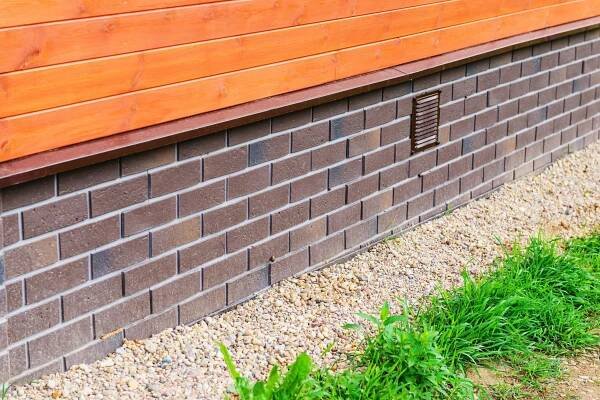 How To Seal Between Foundation And House