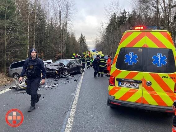 Pět havarovaných aut: sobotní karambol na Chrudimsku odnesli zraněním tři lidé