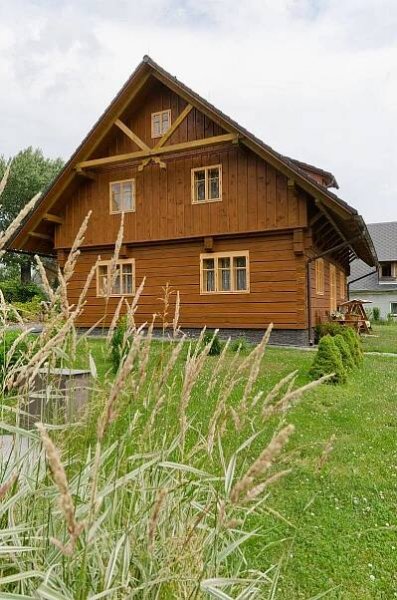 tmava-roubenka-stit