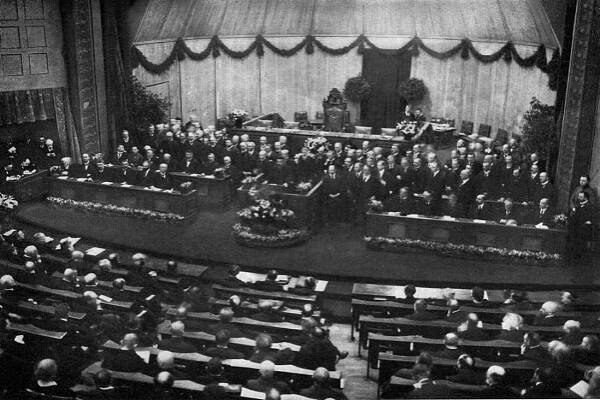 Nationalversammlung in Weimar. Eröffnungsrede, Ebert am Rednerpult, 6.2.1919;