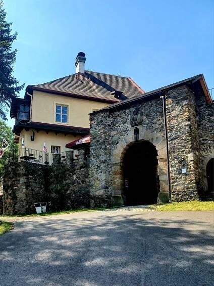 Hrad a zámek Klenová
