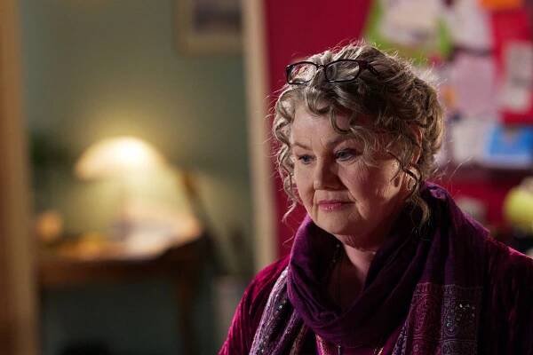 Wizards vs. Aliens - Z filmu - Annette Badland