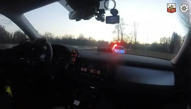 FOTO: Policejní zásah  na zamrzlé nádrži Bagr v parku Stromovka v Českých Budějovicích – stránka 54