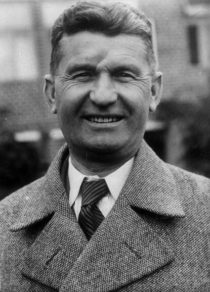 Tomáš Baťa: *3.4.1876 – †12.7.1932, významný český průmyslník a podnikatel