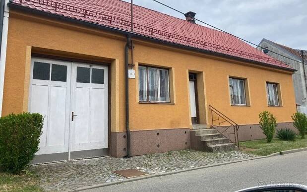 Prodej dům - Rousínov u Vyškova, 683 01, 926 m2