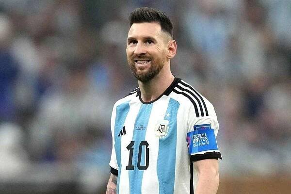 Dvojí hraní míčem už se řešilo několikrát. Dopustil se ho při penaltě i Messi?