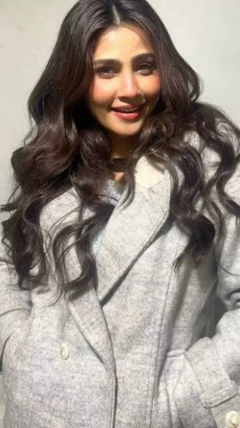 Captivating clicks of Daisy Shah