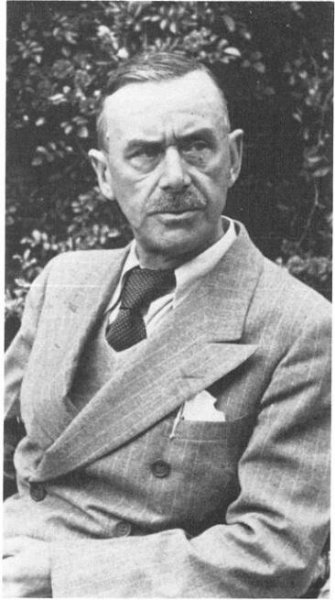 File:Thomas Mann in Noordwijk aan Zee, 1939.jpg - Wikimedia Commons