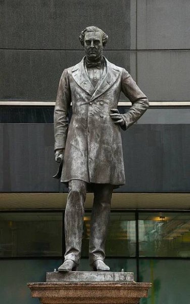 Statue of Robert Stephenson