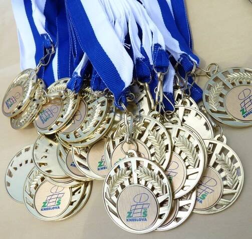 Atletická olympiáda 2012 - Atletická olympiáda - Fotogalerie - Základní škola Kneslova v Brně, ŠKOLA V POHYBU