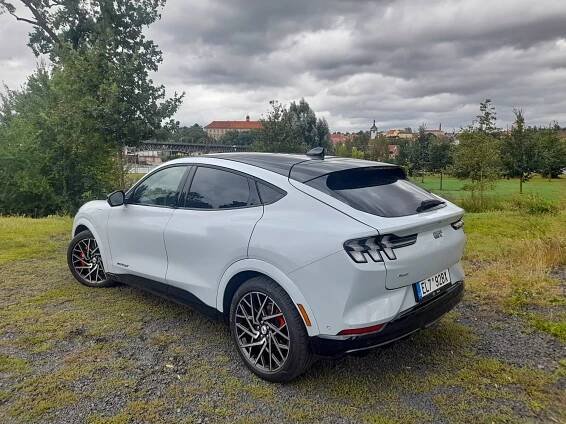 Test Ford Mustang Mach-E GT. Amerika na elektřinu - Autaprozeny.cz