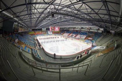 Zimní stadion v Hradci Králové dostane nové mantinely. Jde o podmínku pro konání extraligových zápasů