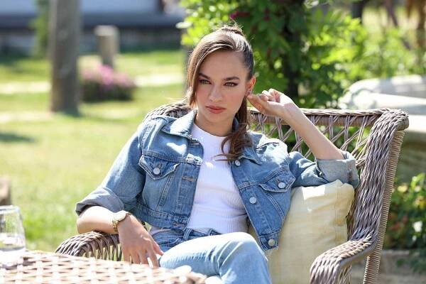 Kendi Düşen Ağlamaz - Kapı çalan aşk mı yoksa? - Z filmu - Eylül Tumbar