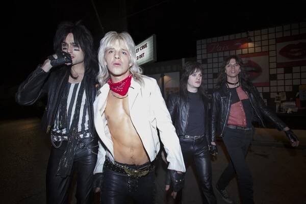 Zapomeňte na Bohemian Rhapsody: Film o šílených Mötley Crüe má vše, co ódě na Mercuryho chybělo