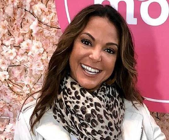 Eva LaRue Biography - Facts, Childhood, Family Life & Achievements