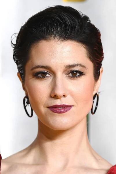 Mary Elizabeth Winstead isLauryn Kirk