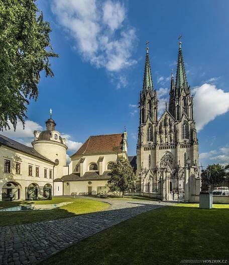 ANKETA: Blíží se Valentýn. Vyberte nejromantičtější místo v Olomouci | Společnost | Zprávy | Olomoucká Drbna - zprávy z