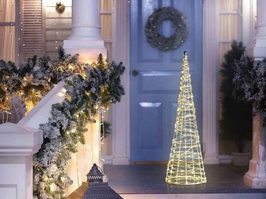 Venkovní vánoční stromeček s LED osvětlením 57 cm stříbrný KOTALA Beliani