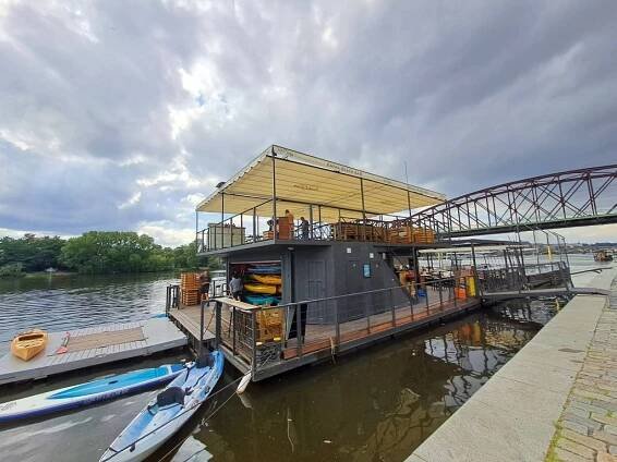 Pergola Latin 80, Kayak Beach Bar, Praha