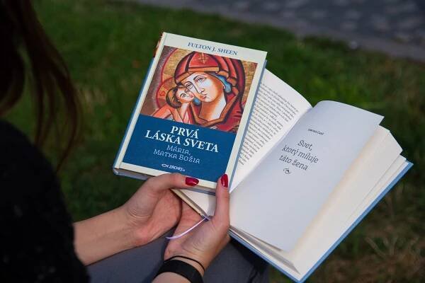 Prvá láska sveta: Mária, Matka Božia (kniha)
