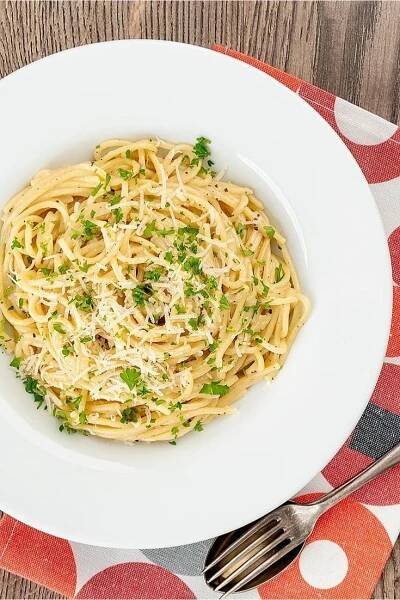 4 Ingredient Cacio e Pepe Pasta