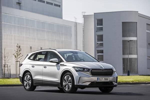 Kodiaq nebo Enyaq iV? Škoda oba modely nabízí na operativní leasing za stejnou cenu