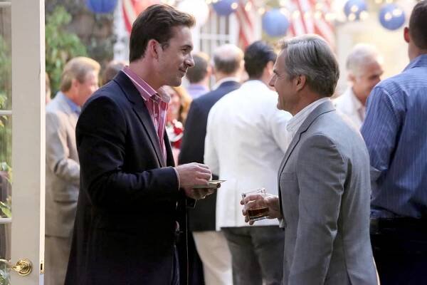 Pomsta - Resurgence - Z filmu - Barry Sloane, Henry Czerny