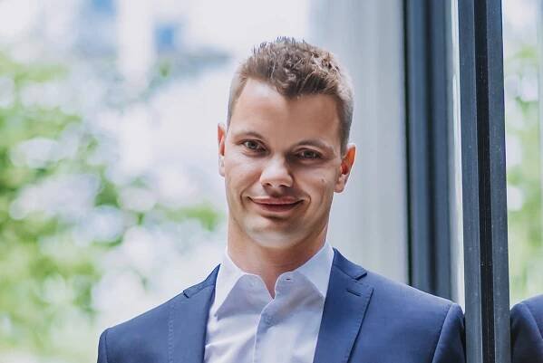 REALITYBEZOBALU: Petr Vošmík - Jak získávat v dnešní době pravidelná doporučení na prodeji nemovitosti? - Realiťáci-sobě.cz