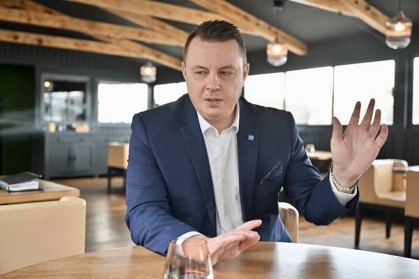 Sto tisíc lidí dostaneme na náměstí jen my, tvrdí Jindřich Rajchl