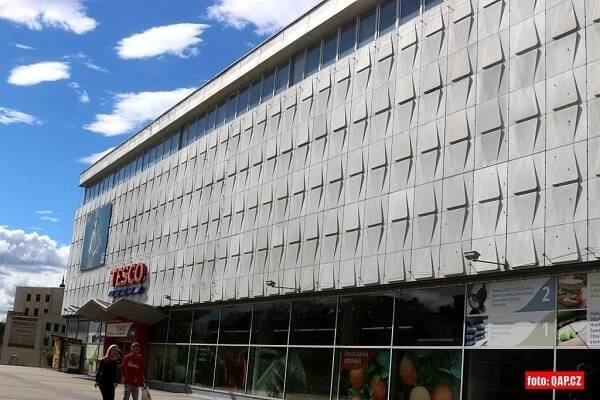Amádeus Real koupil budovu OD Tesco na Americké. Co s ní bude dál? - QAP.cz