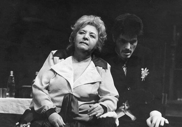 E. Canetti Svadba (1993), Eva Krížiková (Johana), Boris Zachar (Ženích), foto Jana Nemčoková