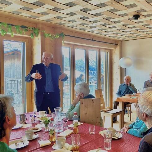 Franz Hohler und Melchior Zinsli im Tenna Hospiz | Tenna Hospiz - Leben auf hohem Niveau