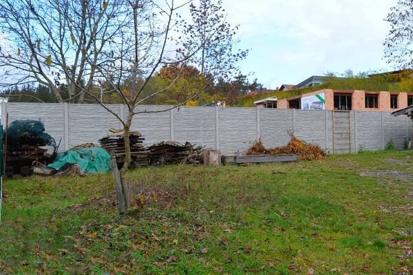 Znáte pět výhod betonového plotu?