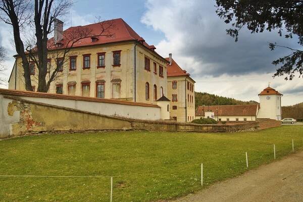 Soubor:Zámek Kunštát, okres Blansko.jpg – Wikipedie