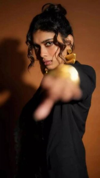 Dushara Vijayan's Unmissable Classy and Stylish Looks