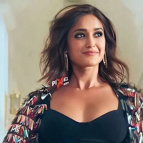 Ileana D’Cruz: Bio, Height, Weight, Age, Measurements