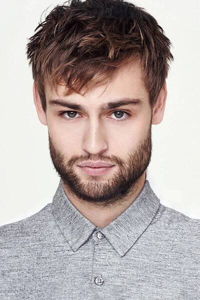 Douglas Booth herec