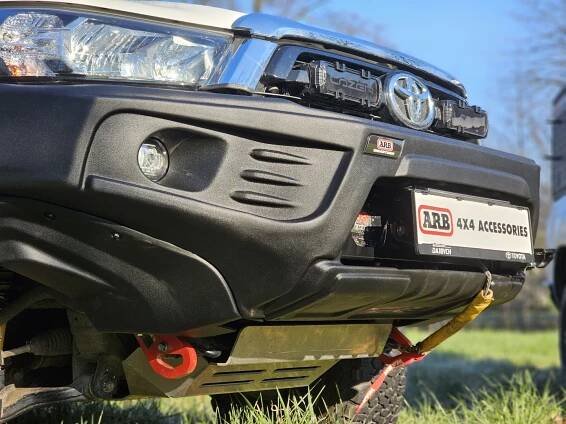 TOYOTA HILUX ALU-CAB CANOPY CAMPER | DAJBYCH 4x4