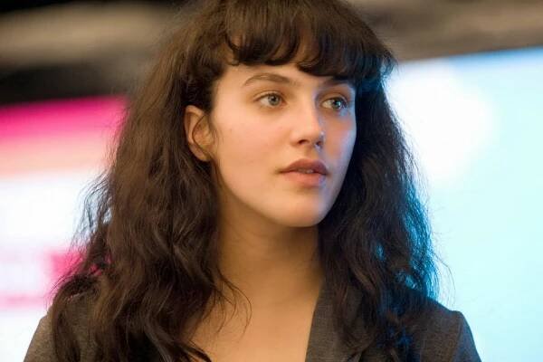 Černé zrcadlo - Patnáct milionů meritů - Z filmu - Jessica Brown Findlay